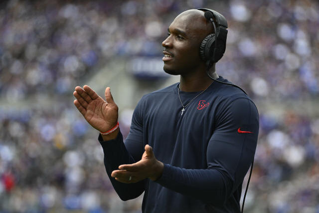 ESPN news: Texans set to land in fans favorite WR in a blockbuster deal.
