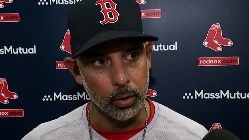 Un hecho increíble es que el entrenador Alex Cora reconoció su habilidad para manejar a los Red Sox….